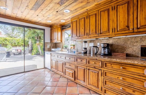 North Hollywood House | Ideal 5-Bed Home with Pool Near Hollywood & Beach
