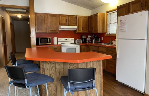 White Haven House | Lakefront Retreat: 5BR with Hot Tub & Pool Table Awaits