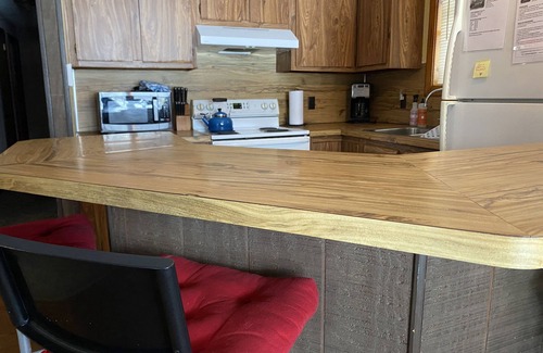 White Haven House | Lakefront Retreat: 5BR with Hot Tub & Pool Table Awaits