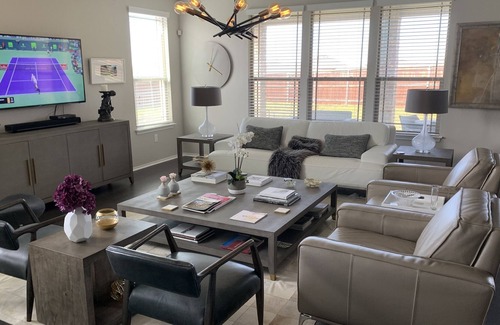 Austin House | 5BR/3.5Bath 3500sf open plan--only 6miles to COTA, 7mi to ABIA 10mi to downtown!