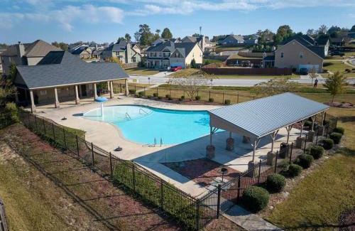 Grovetown House | Ideal Family Retreat: Pet-Friendly 5BR Near Eisenhower