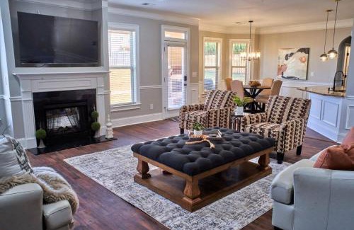 Grovetown House | Ideal Family Retreat: Pet-Friendly 5BR Near Eisenhower
