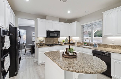 Victorville House | Exceptional 5BR Home with King Beds & Fast Wifi