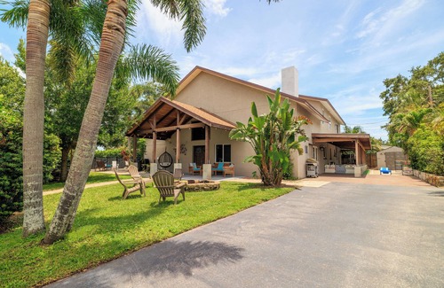 Seminole House | Perfect Family Retreat: 5BR Home with Pool Near the Beach