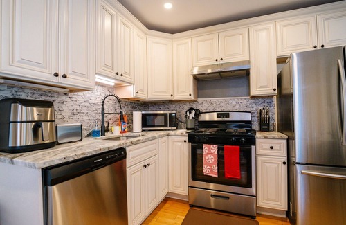 Falls Church House | 5BR/4BA HomeI Backyard in VA!