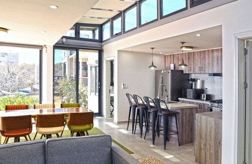 El Sargento House | 5BR/4BA repurposed shipping containers. Multiple decks, firepits, Fast Wifi (250 mb+) w/Starlink backup, new premium X8 Bullfrog hot tub. Free use of inflatable SUPs, beach chairs & other beach toys. Enjoy a game night in our retro video arcade.