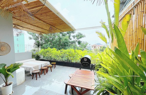 Son Tra House | 5BR -5 min walk to My Khe beach + drive to Han market/Dragon bridge/City center