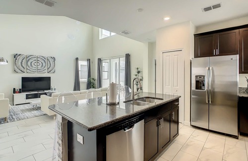 Kissimmee House | Ideal 5 Bedroom Pool Home Minutes from Disney in Storey Lake