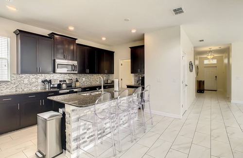 Kissimmee House | Ideal 5 Bedroom Pool Home Minutes from Disney in Storey Lake