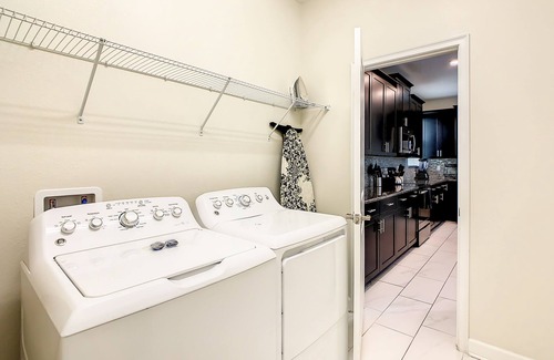 Kissimmee House | Stunning 5 Bedroom Pool Home with Lake View - Near Disney