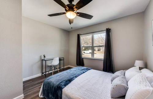Haltom City House | Family-Friendly 5BR Retreat with Full Kitchen & Backyard