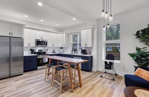 Tower Grove South House | 5BR Family Home with Games, BBQ Grill & Firepit