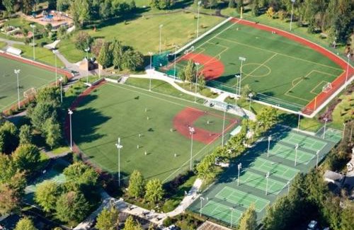 Grass Lawn House | 5BR Gem Walk to Microsoft and Near Redmond DT