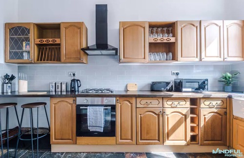 Pontefract House | 5BR House, Sleeps 10 guests - Free Parking - Professionals & Contractors