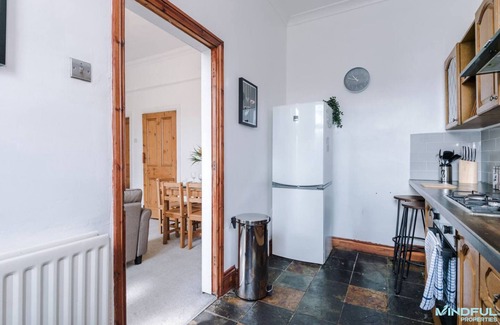 Pontefract House | 5BR House, Sleeps 10 guests - Free Parking - Professionals & Contractors