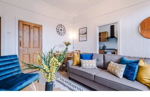 Pontefract House | 5BR House, Sleeps 10 guests - Free Parking - Professionals & Contractors