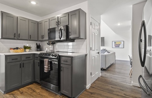 Springdale House | Beautiful 5BR Lake View Retreat with Pool & Hot Tub