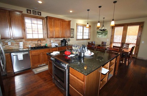 Fraser House | Elite Mountain Retreat: Hot Tub, Game Room & Free Shuttle