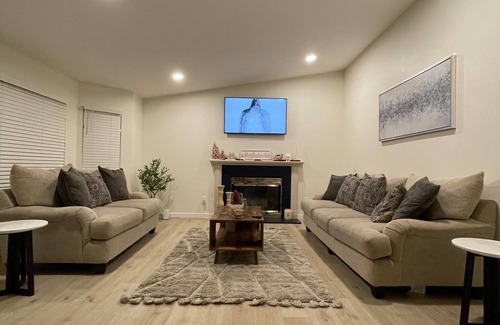 Vancouver House | Modern 5BR Home with Hot Tub & Child-Friendly Amenities