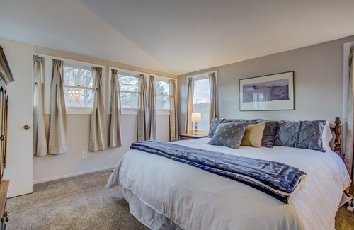 Monument House | 5BR Monument Charm|Walk to Shops & Wedding Venue