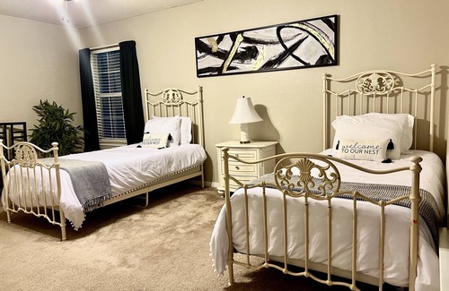 Schertz House | Impressive 5BR Getaway by Sea World & Riverwalk