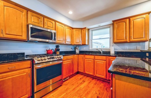 Peahala Park House | Ocean View 4BR Retreat with Rooftop Deck at Beach Haven Park