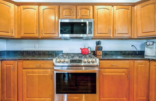 Peahala Park House | Ocean View 4BR Retreat with Rooftop Deck at Beach Haven Park