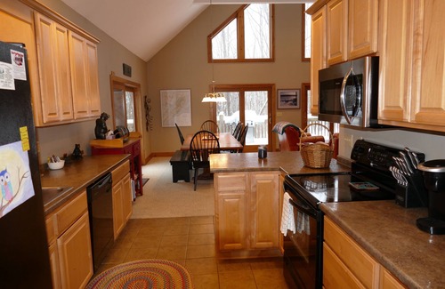 Oakland Ski Chalet | Spacious 5BR Private Chalet with Lake View at Deep Creek