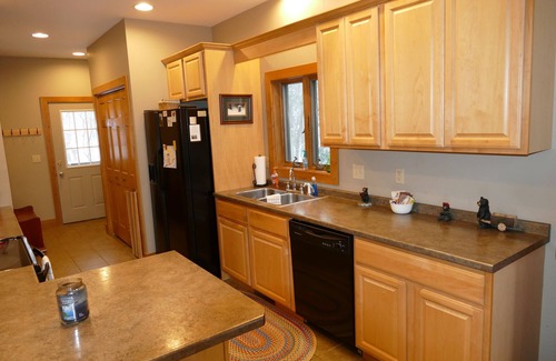 Oakland Ski Chalet | Spacious 5BR Private Chalet with Lake View at Deep Creek