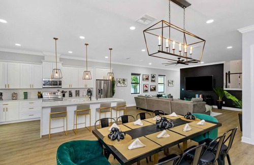 Sun Bay South House | Elegant 5BR Serenity in Tampa with Pool & Hot Tub