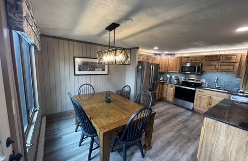 Snowshoe House | Family-Friendly 5BR Townhome Near Slopes with EV Charger