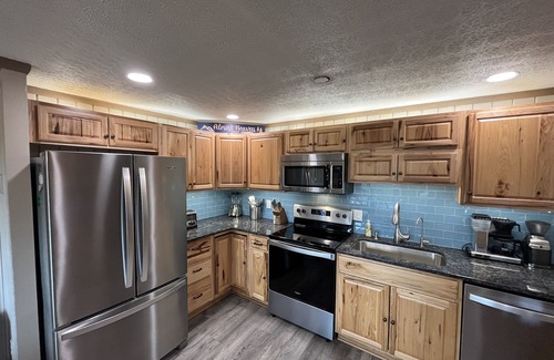 Snowshoe House | Family-Friendly 5BR Townhome Near Slopes with EV Charger