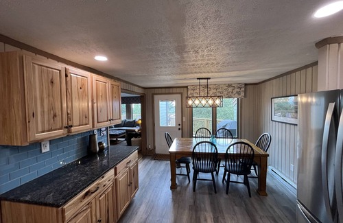 Snowshoe House | Family-Friendly 5BR Townhome Near Slopes with EV Charger