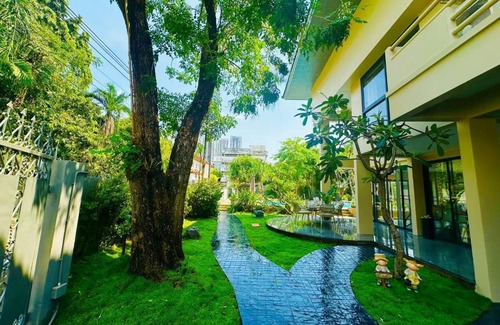 Phra Khanong Villa | 5BR Villa with Private Pool Sukhumvit 10mins BTS
