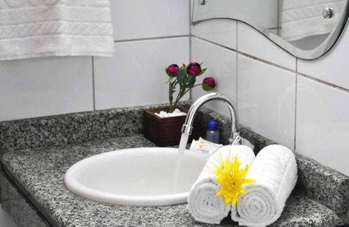 Santo Antonio de Jesus Hotel | Budget-Friendly 5C Hotel with Breakfast and Kitchen Access