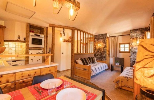 Les Avanchers-Valmorel Apartment | Cozy Village View Retreat with Kitchen and Ski Locker