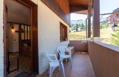 Les Avanchers-Valmorel Apartment | Cozy Village View Retreat with Kitchen and Ski Locker