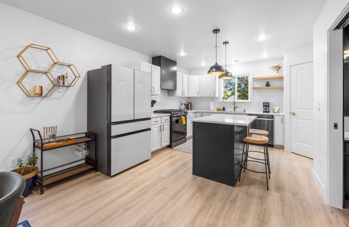 Boise House | Convenient Stay: 5 Min to Airport with Kitchen & Backyard