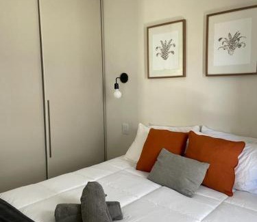 Barra da Lagoa Apartment | Prime Location near Itaguá Beach with Relaxing Balconies