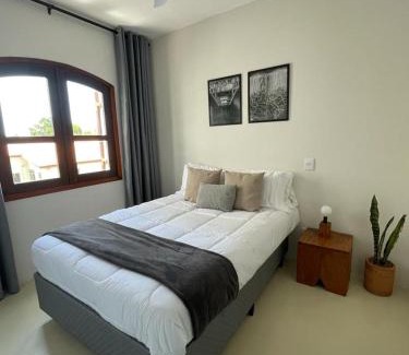 Barra da Lagoa Apartment | Prime Location near Itaguá Beach with Relaxing Balconies