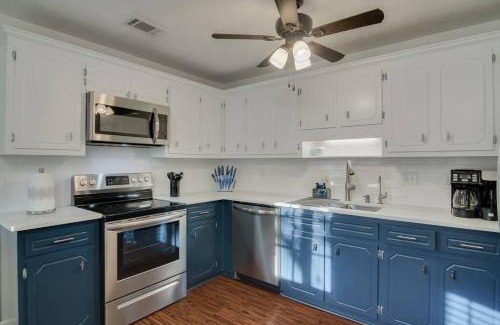 National Hills House | Pet-Friendly Retreat with BBQ & Activities near AN Golf Club