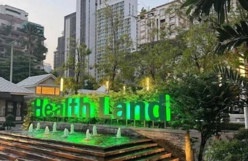 Sukhumvit Apartment | Convenient Stay near Terminal21 with Modern Amenities