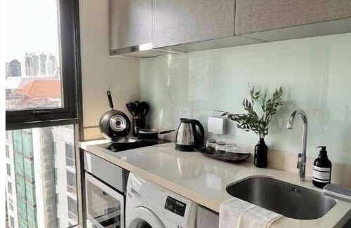 Sukhumvit Apartment | Convenient Stay with City Views and Full Kitchen Access