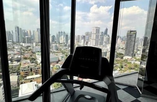 Sukhumvit Apartment | Convenient Stay with City Views and Full Kitchen Access