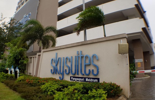 Central District Condo | Perfect Getaway: Balcony Views Near CIQ & CitySquare