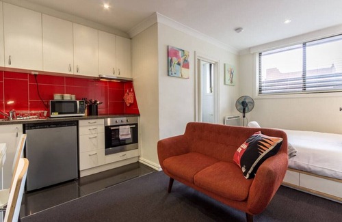 Fitzroy Apartment | Premier Studio Apartment in Vibrant Fitzroy with Breakfast