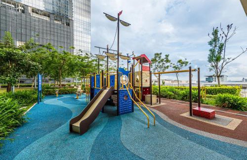 Shah Alam Apartment | Joyful 5Pax Studio with Pool & Restaurant in Setia Alam