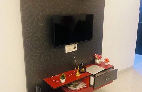 New Delhi Apartment | Modern Amenities Await at This Premier 5-Star Retreat