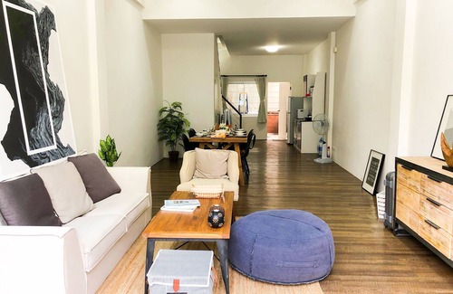 Nimman House | Cozy 5stories Hotel: Family-Friendly, Close to Airport