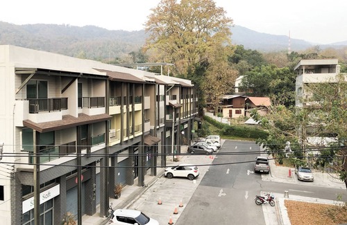 Nimman House | Cozy 5stories Hotel: Family-Friendly, Close to Airport